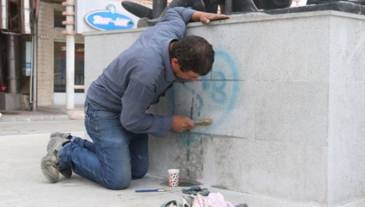 Burdur’da Atatürk Anıtı’na sprey boya ile yazı yazıldı