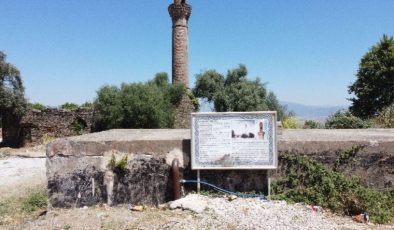 İzmir’de 600 yıllık cami göz göre göre yok oluyor!