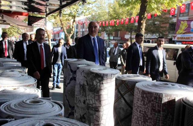 Bakan Ersoy, Erzincan’da esnaf ziyaretinde bulundu