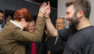 Meral Akşener, Baturay Özdemir’in stand-up gösterisini izledi