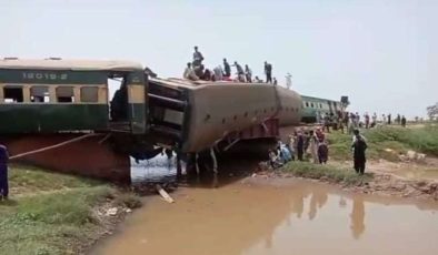 Pakistan’da tren raydan çıktı: 28 ölü, 50 yaralı