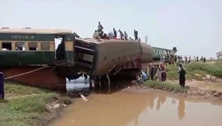 Pakistan’da tren raydan çıktı: 28 ölü, 50 yaralı